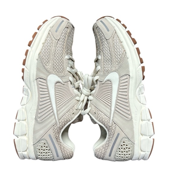 Nike Women’s Size 11.5 Zoom Vomero 5 Orewood BRN/SAIL Men’s 10 - Picture 1 of 9